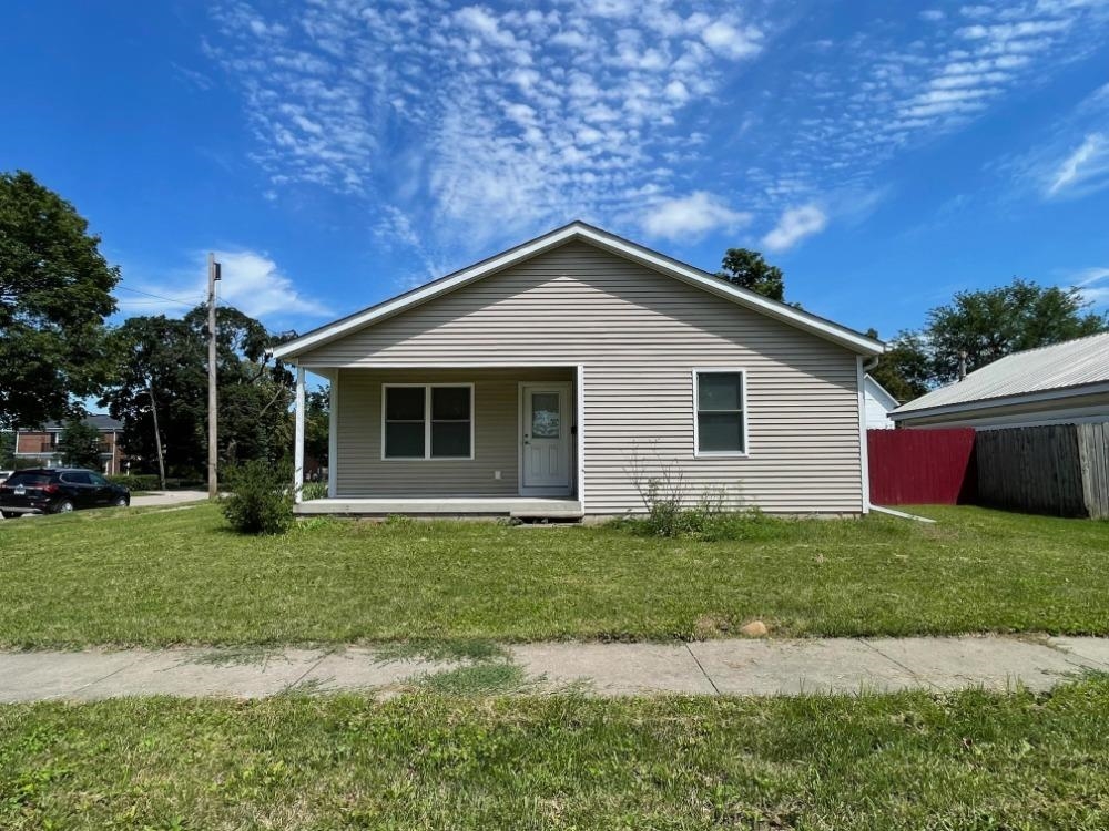 924 8th Avenue Rochelle, IL 61068 - Photo 54 of 66 a front view of a house with a yard