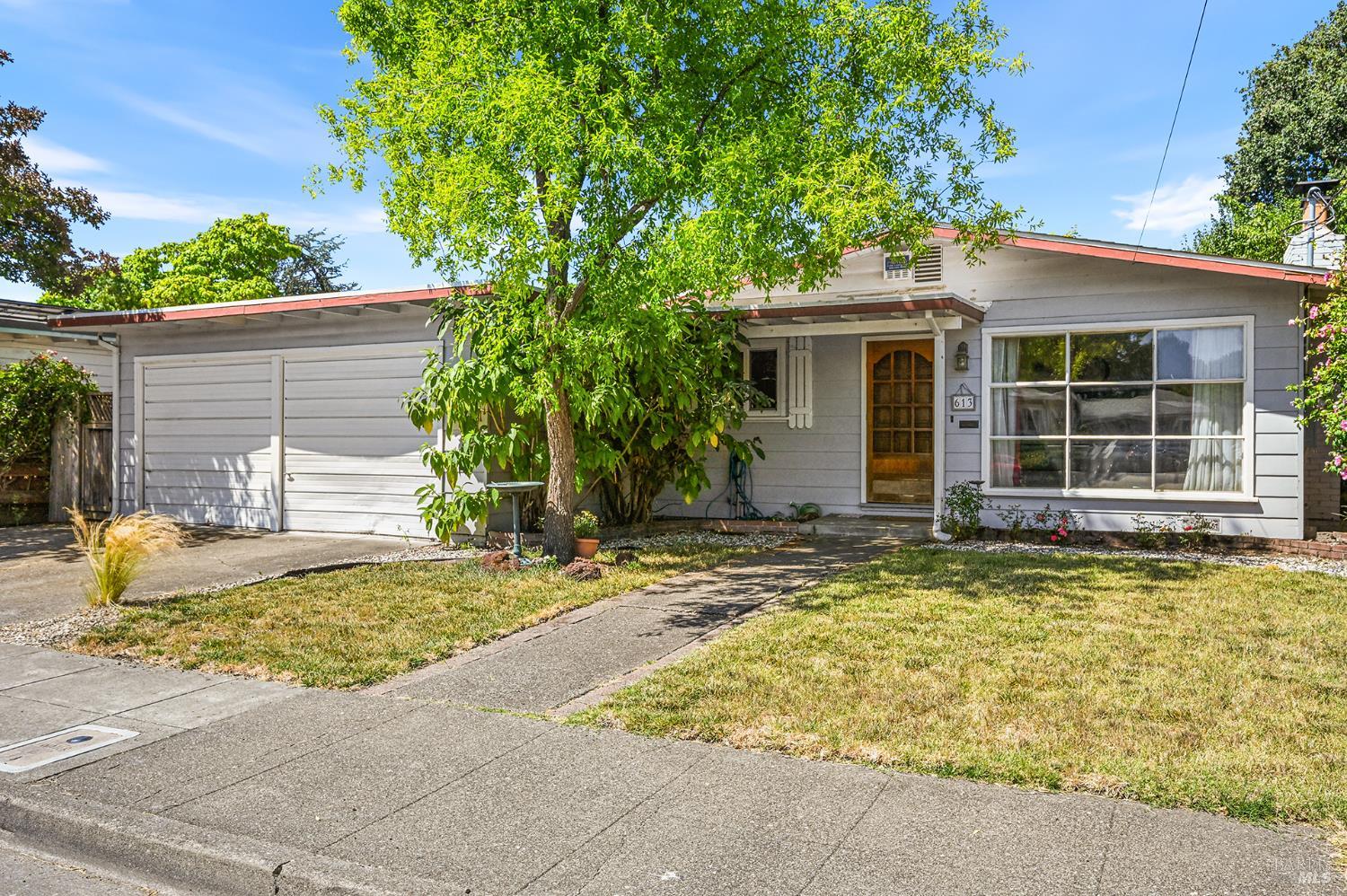 613 Ashbury Avenue Santa Rosa, CA 95404 - Photo 1 of 29