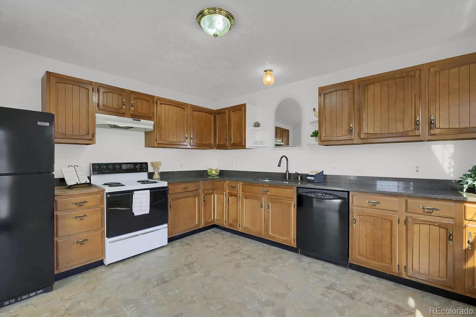 2125 Roca Roja Circle Colorado Springs, CO 80926 - Photo 15 of 32