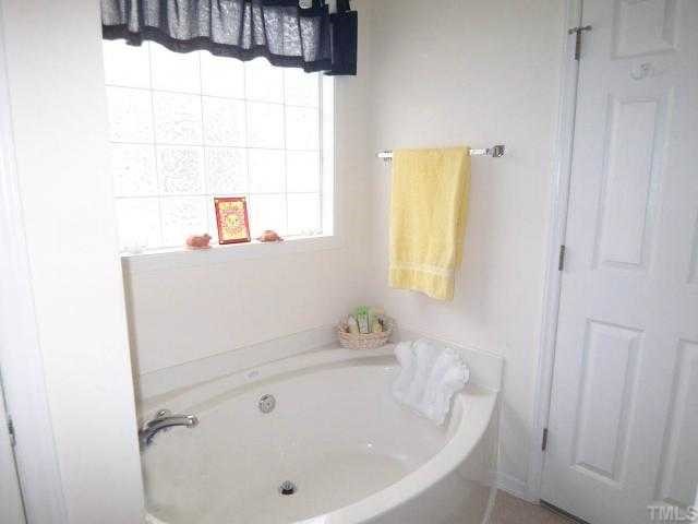 6028 Brambleberry Way Raleigh, NC 27616 - Photo 7 of 12 Master Bath Tub