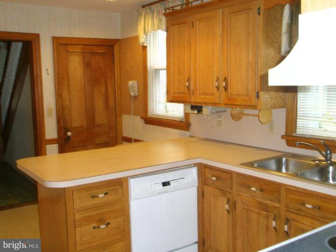 134 Ridge Avenue Waynesboro, PA 17268 - Photo 7 of 21 Kitchen #2