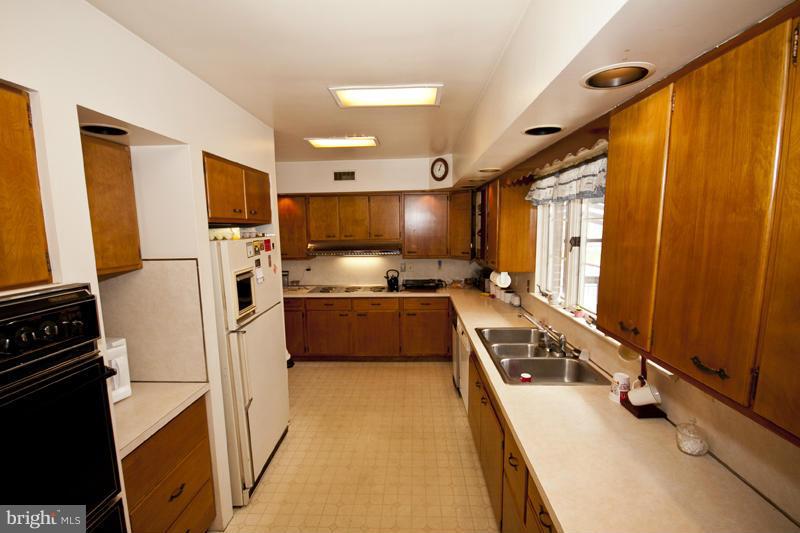 4525 East Joppa Road Nottingham, MD 21236 - Photo 14 of 30 Kitchen