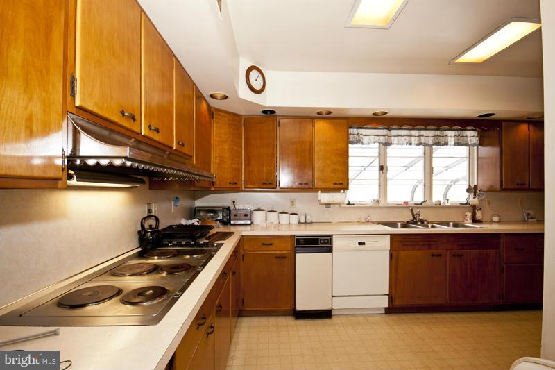 4525 East Joppa Road Nottingham, MD 21236 - Photo 15 of 30 Kitchen