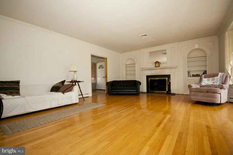 4525 East Joppa Road Nottingham, MD 21236 - Photo 9 of 30 Living Room