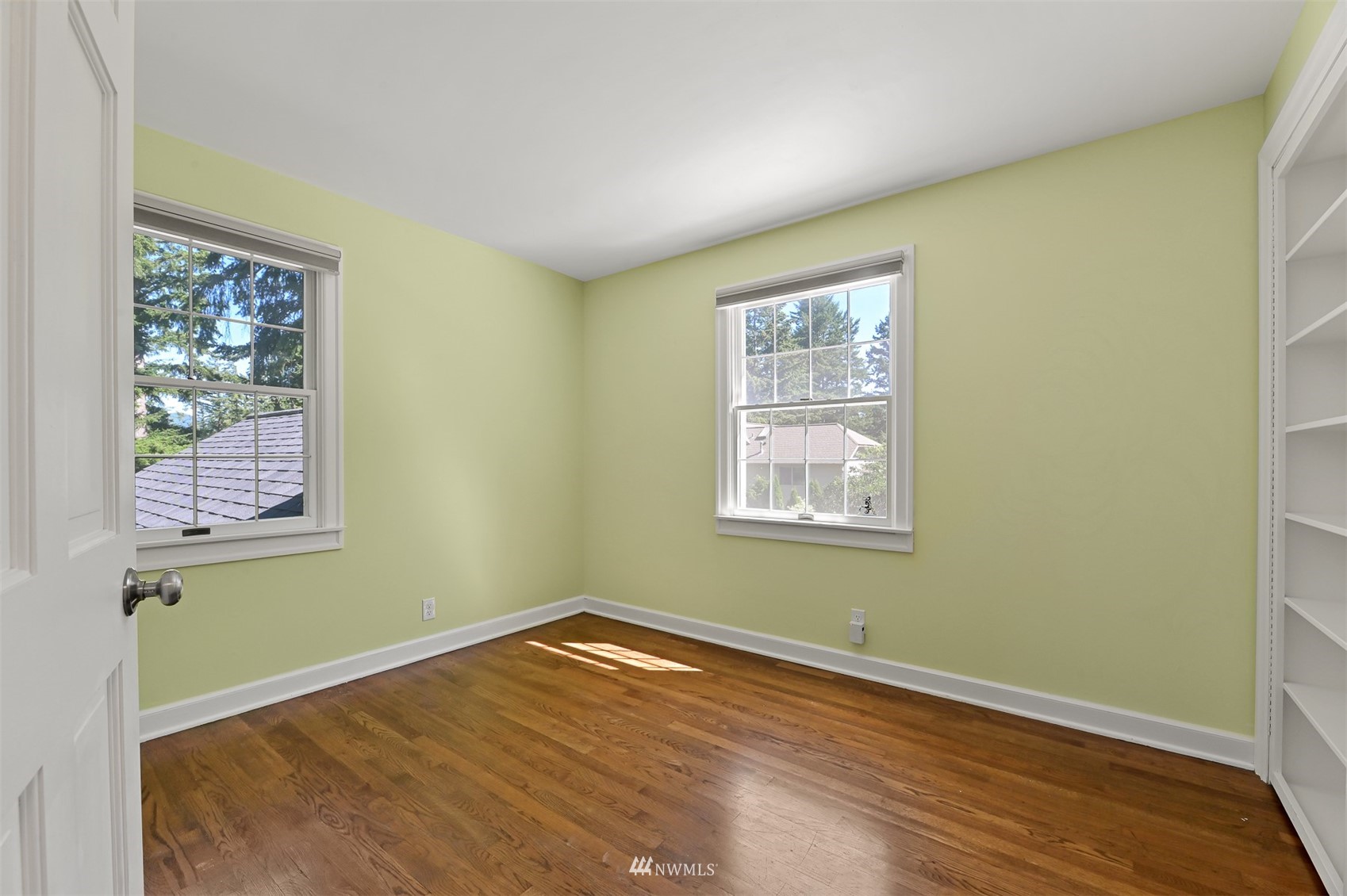 622 Everglade Road Bellingham, WA 98225 - Photo 20 of 38 a view of empty room with wooden floor and fan