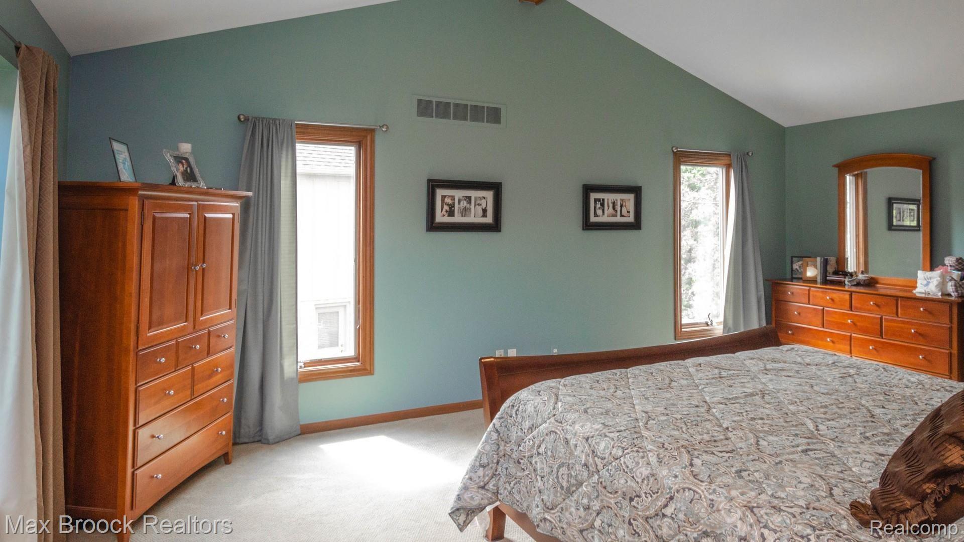 3750 Edinborough Drive Rochester, MI 48306 - Photo 23 of 64 032_57.jpg