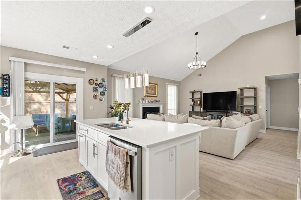 5270 Taylor Road Alpharetta, GA 30022 - Photo 10 of 33