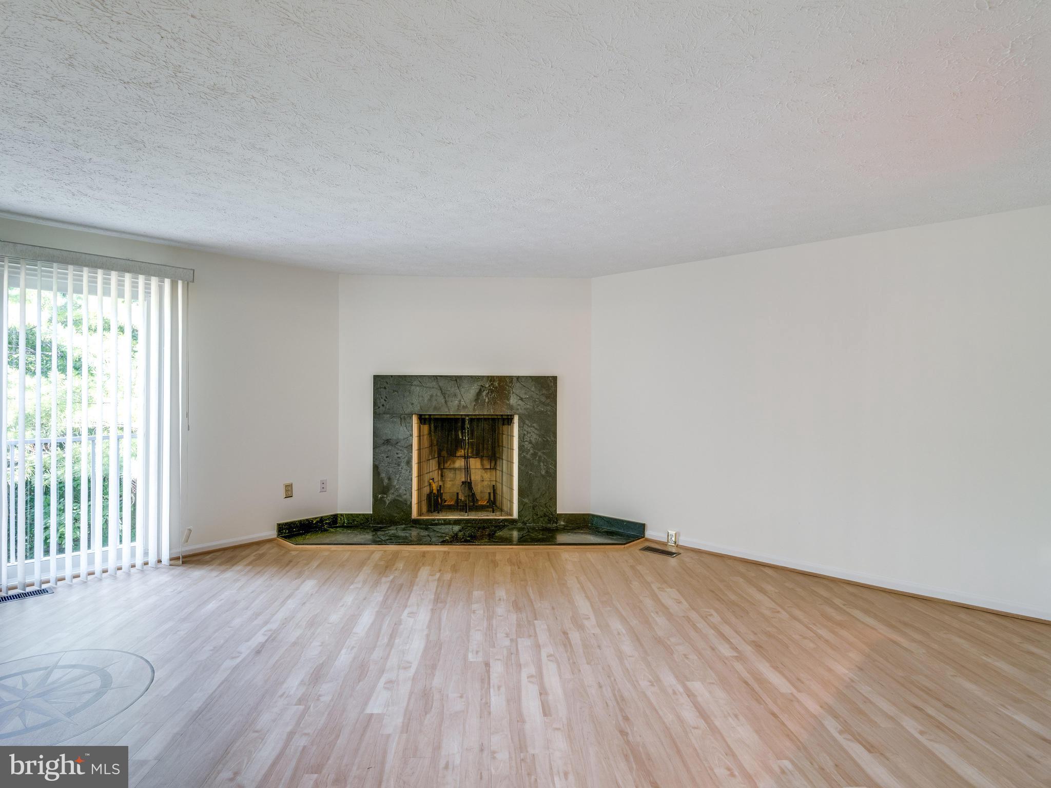 11038 Granby Court Reston, VA 20191 - Photo 8 of 30 Living Room