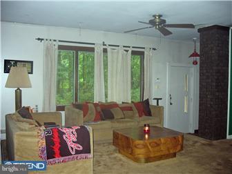 371 Hartford Road Mount Laurel, NJ 08054 - Photo 7 of 10 Living Room