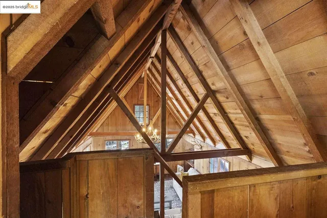 a view of an house with backyard and deck