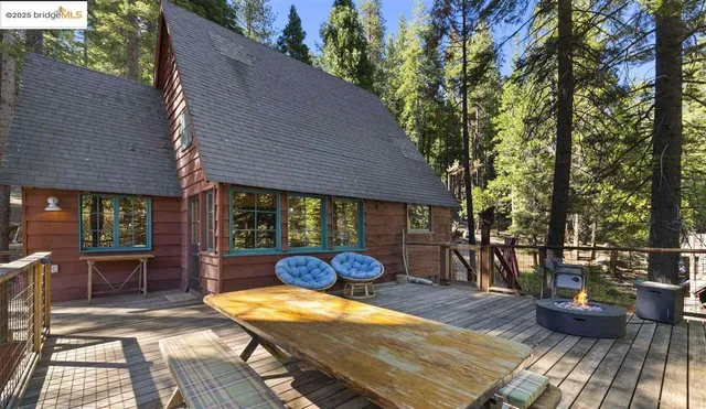 a view of a backyard with sitting area