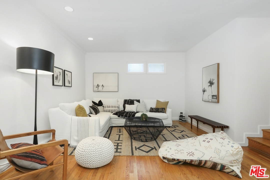 4357 Cedarhurst Circle Los Angeles, CA 90027 - Photo 21 of 51 a living room with furniture and lamp