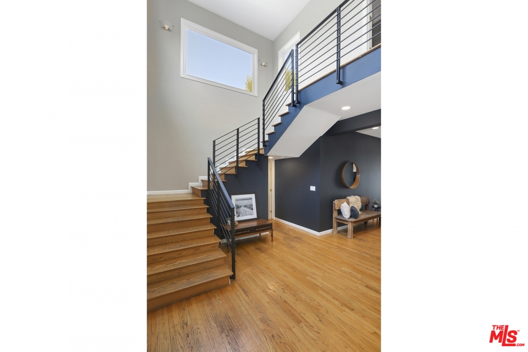 4357 Cedarhurst Circle Los Angeles, CA 90027 - Photo 22 of 51 a view of entryway