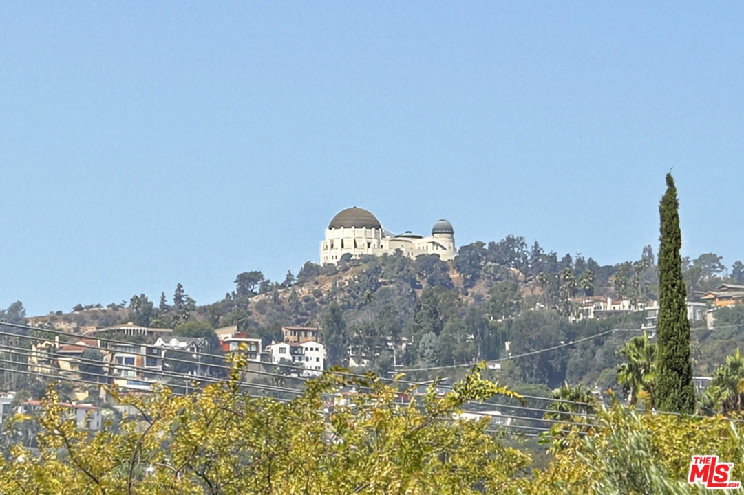 4357 Cedarhurst Circle Los Angeles, CA 90027 - Photo 26 of 51 a view of a city