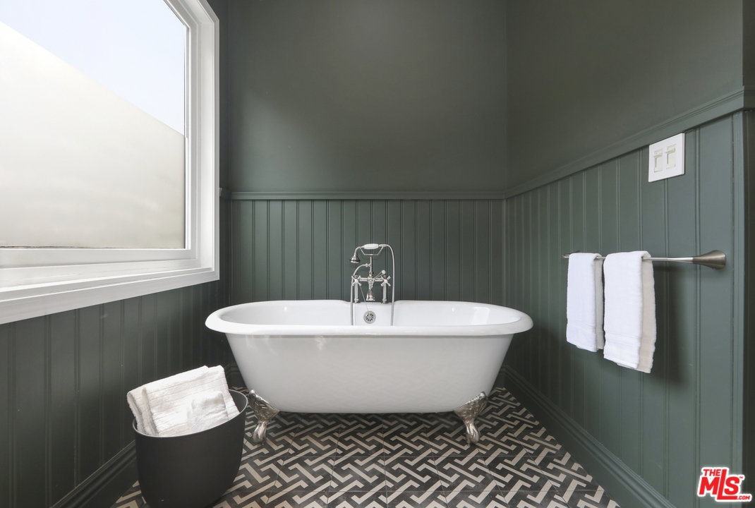 4357 Cedarhurst Circle Los Angeles, CA 90027 - Photo 29 of 51 a bathroom with a sink toilet and a mirror