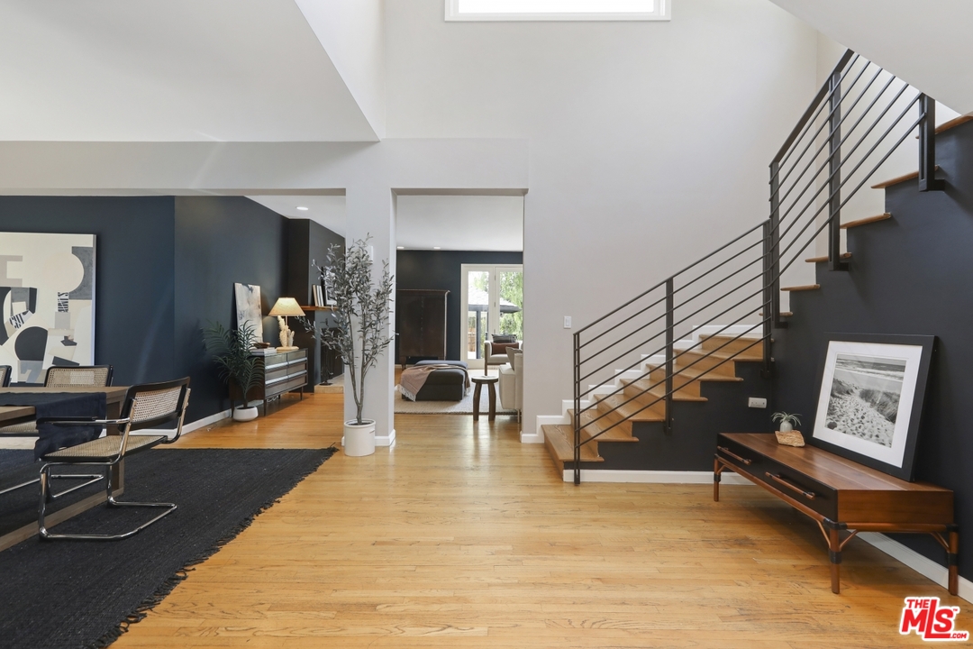 4357 Cedarhurst Circle Los Angeles, CA 90027 - Photo 6 of 51 a living room with furniture