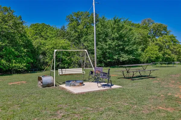 $499,000 | 542 County Road 222, Gainesville, TX 76240