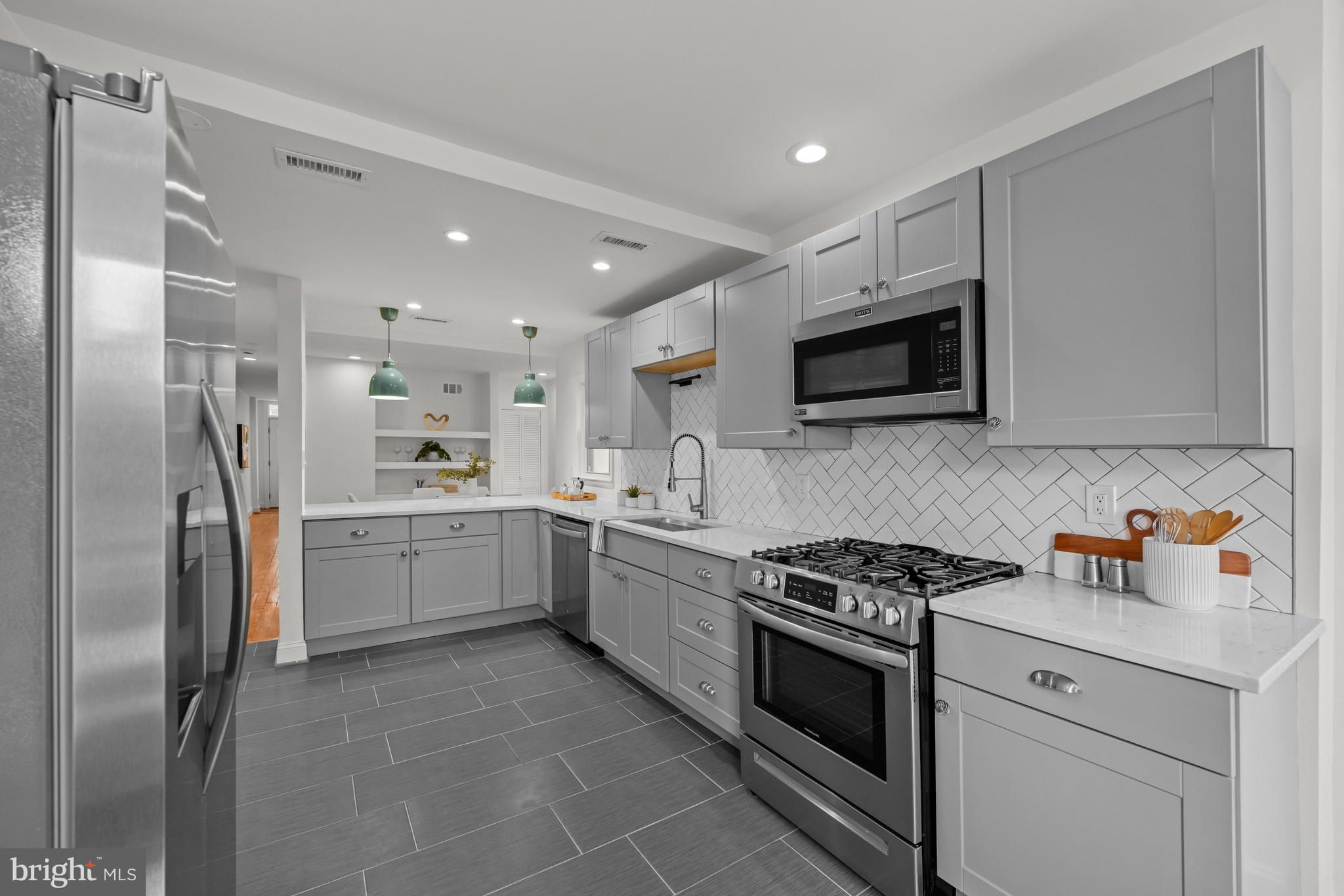 112 15th Street Southeast Washington, DC 20003 - Photo 7 of 18 Complete with stainless steel appliances