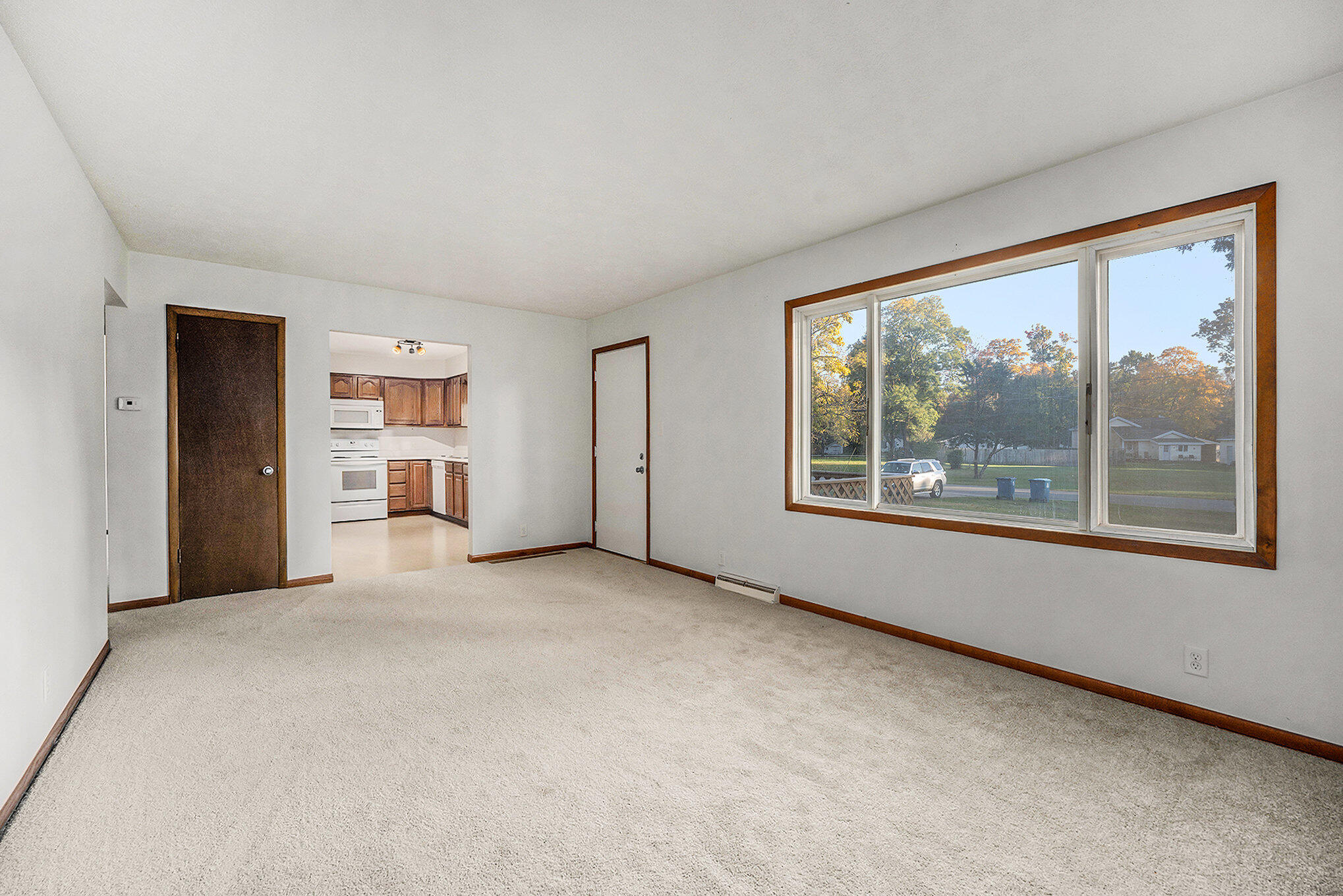 211 East Edgar Bergen Boulevard Decatur, MI 49045 - Photo 7 of 22 Living Room