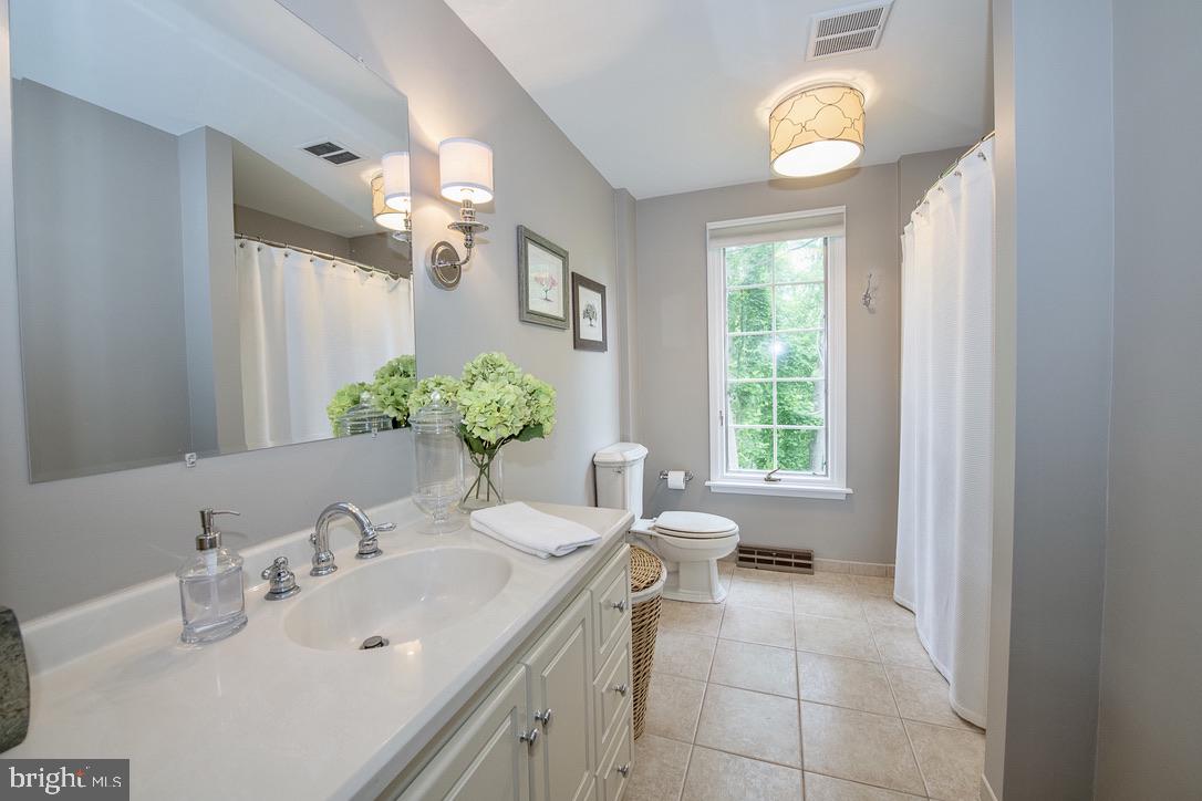 709 Governor Circle Newtown Square, PA 19073 - Photo 29 of 46