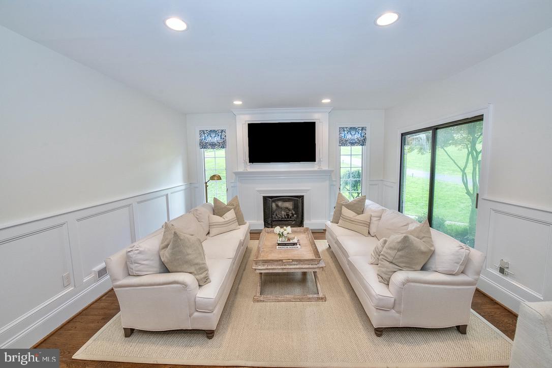 709 Governor Circle Newtown Square, PA 19073 - Photo 9 of 46
