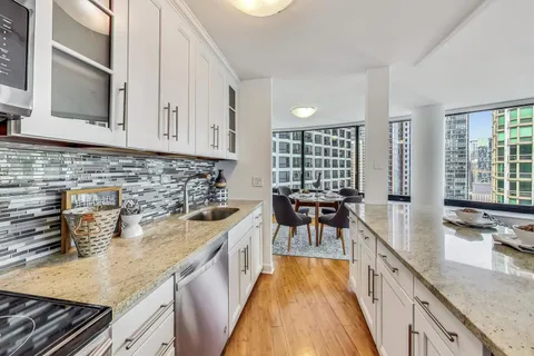 $424,000 | 155 North Harbor Drive, Unit 2404, Chicago, IL 60601