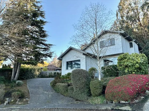 $469,000 | 2225 Maine Court, North Bend, OR 97459