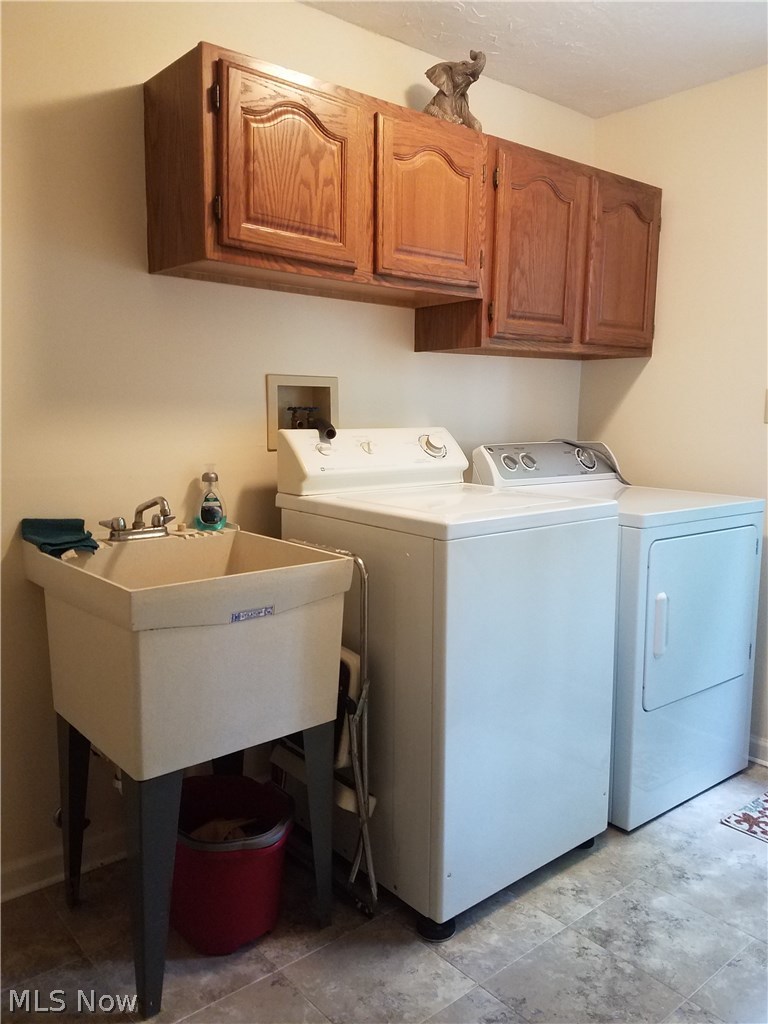 16510 Old State Road Middlefield, OH 44062 - Photo 23 of 35 First floor laundry room with rear access to the deck!