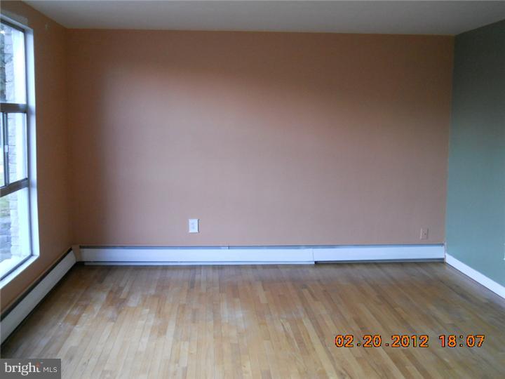 507 Wilson Place Reading, PA 19607 - Photo 3 of 13