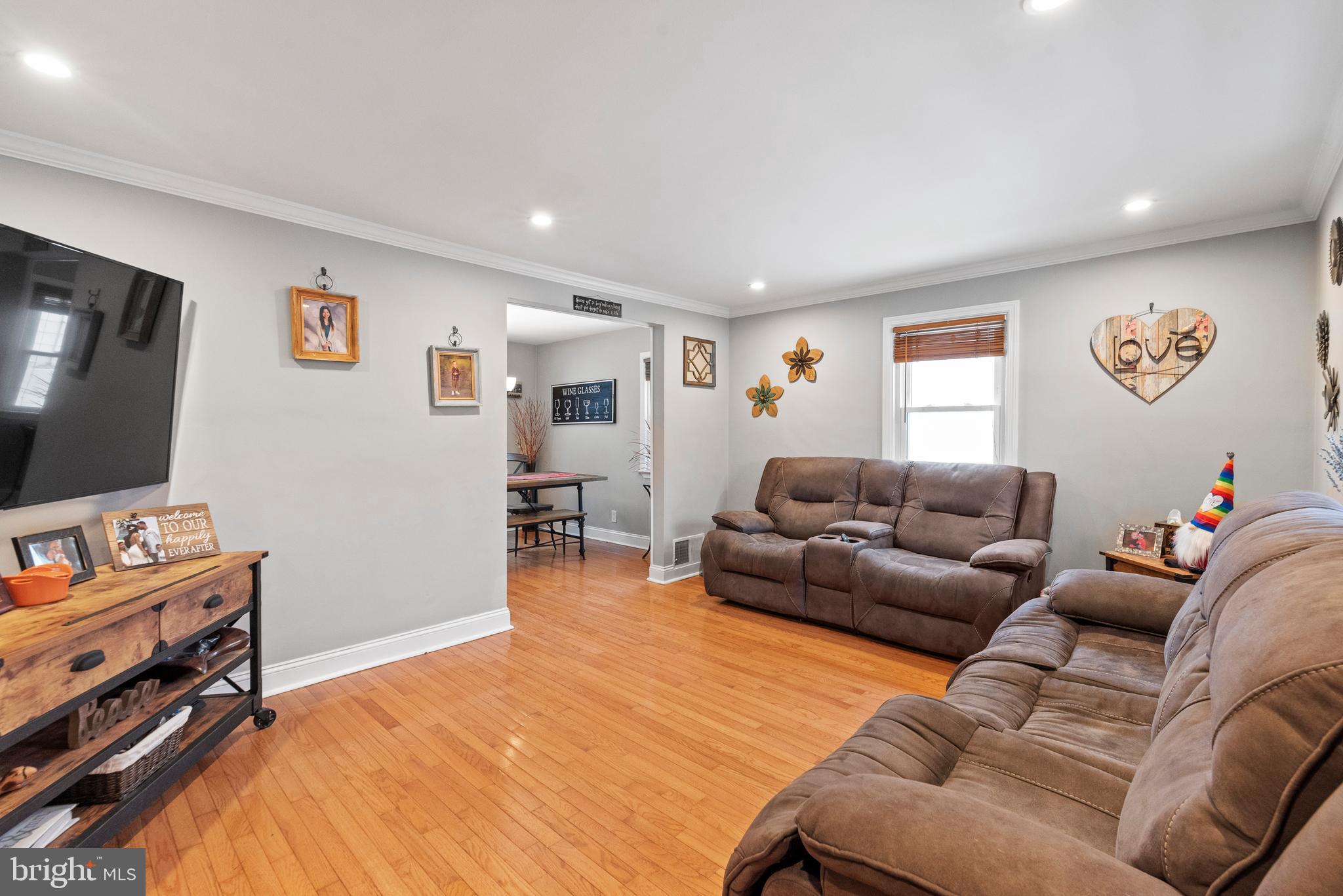 2229 Clayton Road Morton, PA 19070 - Photo 3 of 30 Living Room