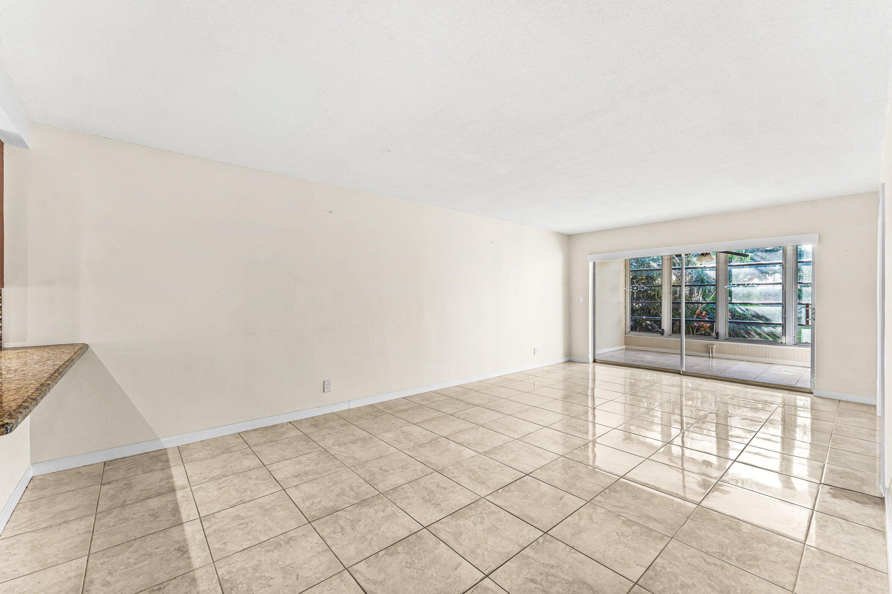 400 Northeast 20th Street, Unit D101 Boca Raton, FL 33431 - Photo 8 of 40 Family room