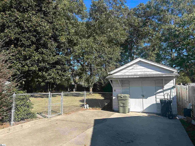 $249,900 | 105 South Holland Street, Clinton, SC 29325