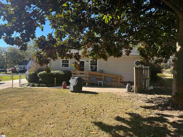 $249,900 | 105 South Holland Street, Clinton, SC 29325