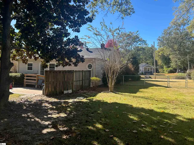 $249,900 | 105 South Holland Street, Clinton, SC 29325