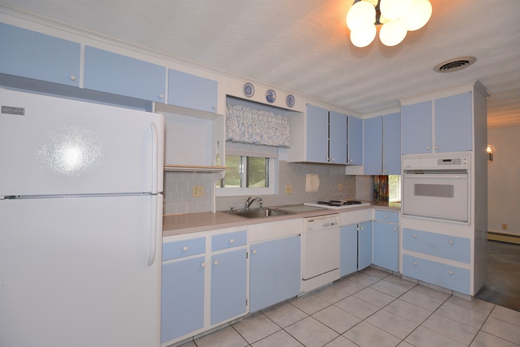 7 Brownlea Road Framingham, MA 01701 - Photo 11 of 30 Gallery Image 11