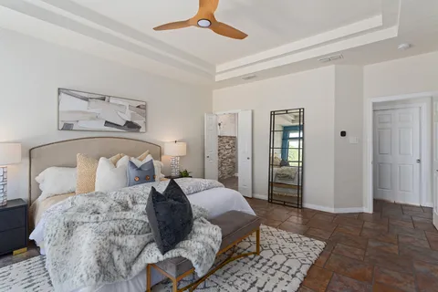 $975,000 | 1121 Kings Cove Drive, Canyon Lake, TX 78133