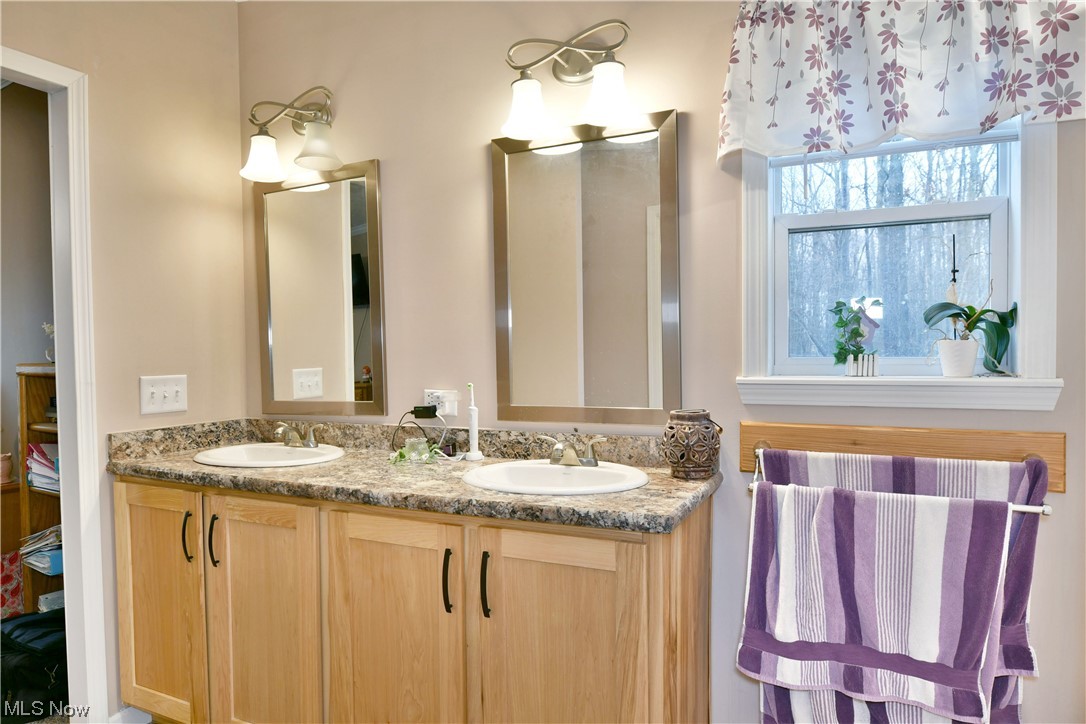 1570 Kale Adams Road Southwest Warren, OH 44481 - Photo 32 of 34 Bathroom featuring dual vanity