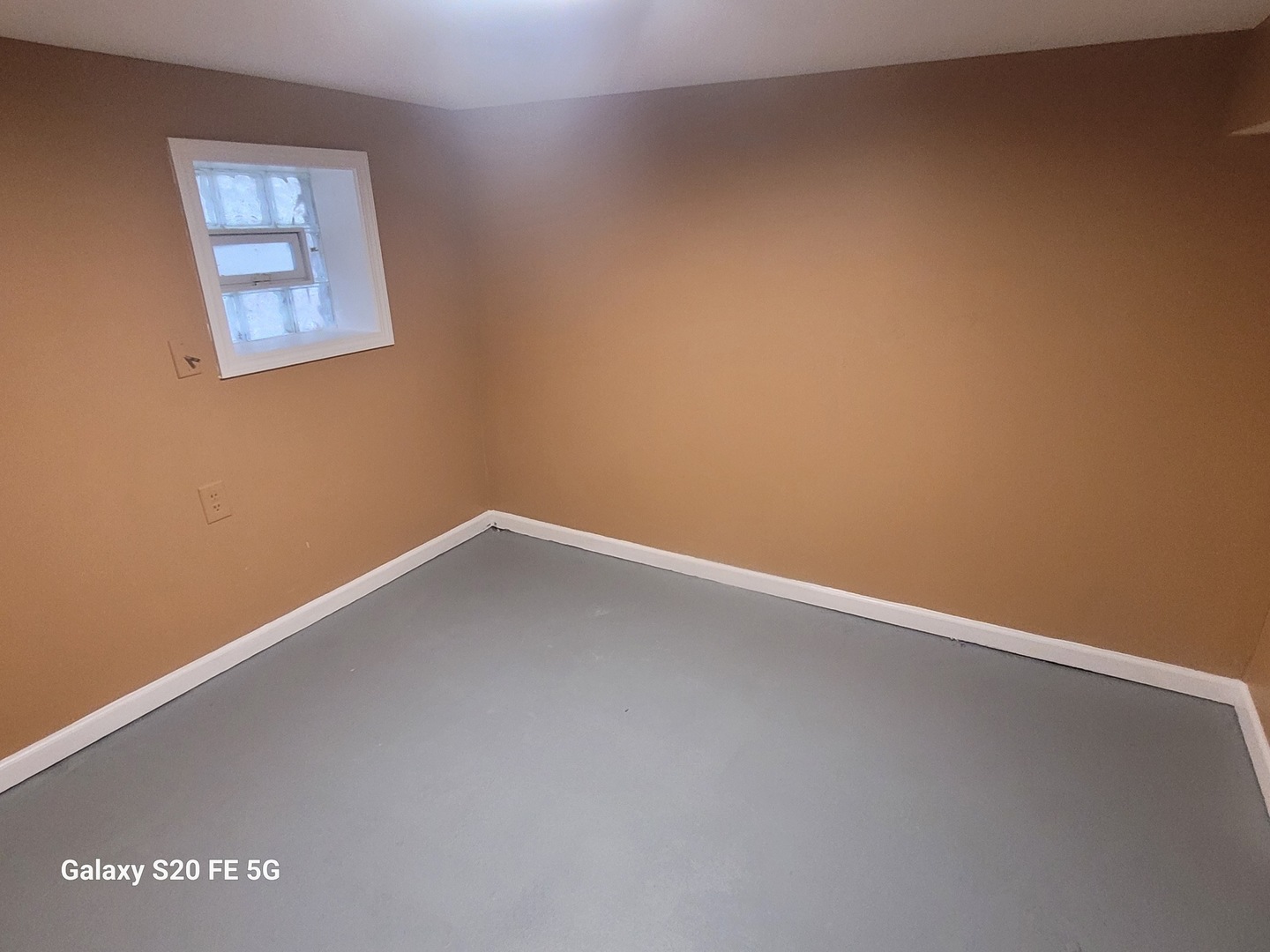 6953 South Loomis Boulevard Chicago, IL 60636 - Photo 10 of 13 an empty room with a window