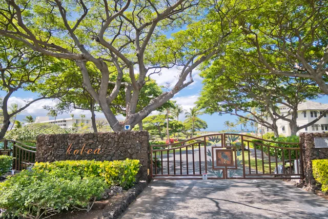 a view of a pathway of a house with a garden