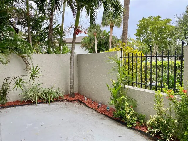 $2,000 | 3122 Southwest 20th Terrace, Unit 25B1, Delray Beach, FL 33445