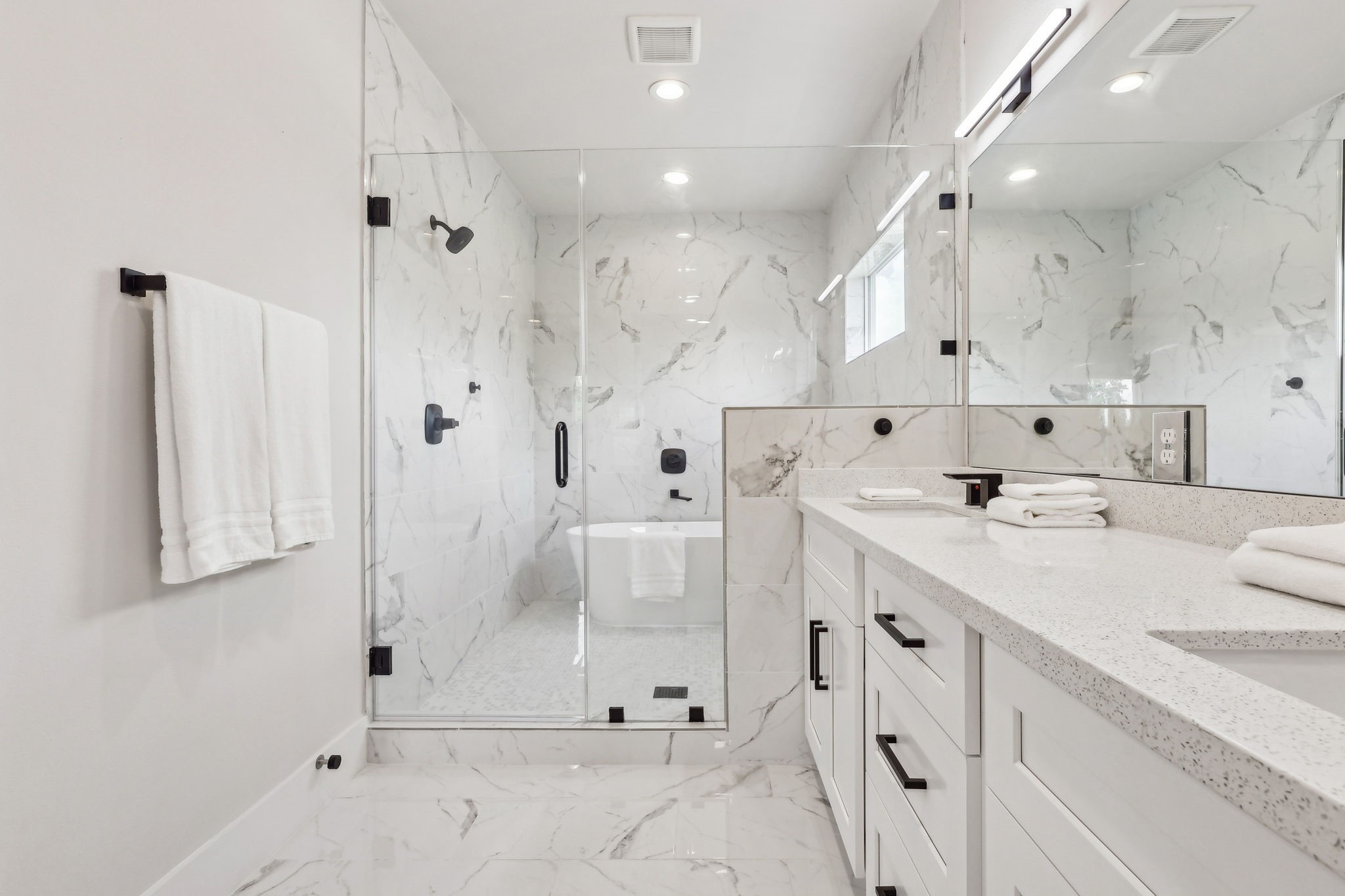 3722 Nathaniel Brown Street Houston, TX 77021 - Photo 20 of 30 Master bathroom with double sinks and soaking tub