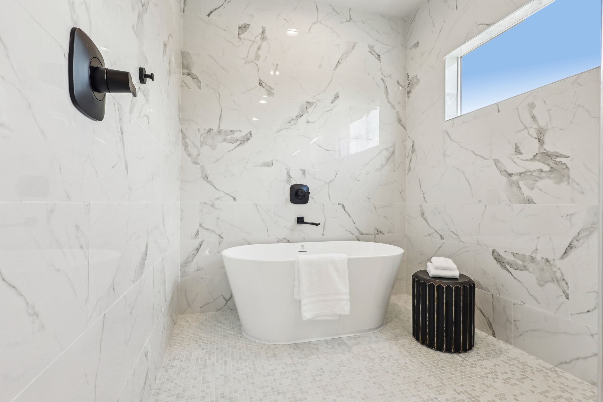 3722 Nathaniel Brown Street Houston, TX 77021 - Photo 21 of 30 Shower and Soaking tub