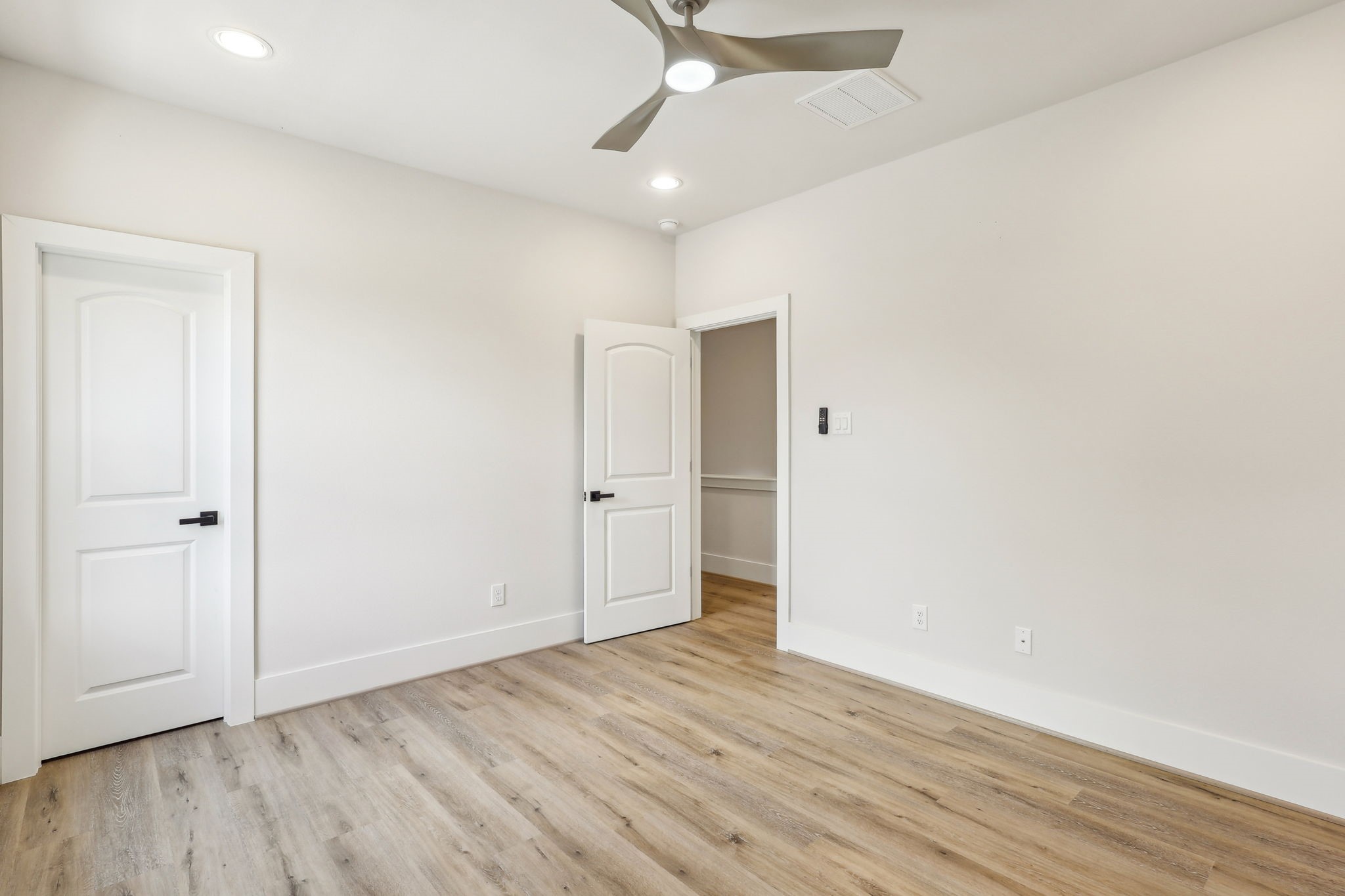 3722 Nathaniel Brown Street Houston, TX 77021 - Photo 24 of 30 an empty room with wooden floor and a ceiling fan