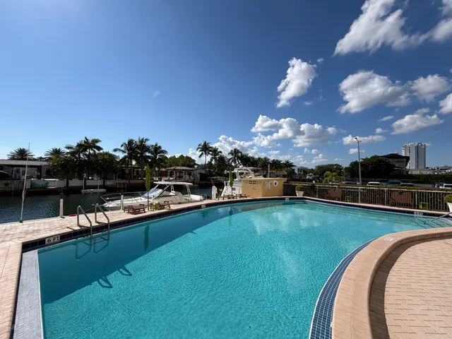 $1,000,000 | 2000 Northeast 135th Street, Unit PH, North Miami, FL 33181