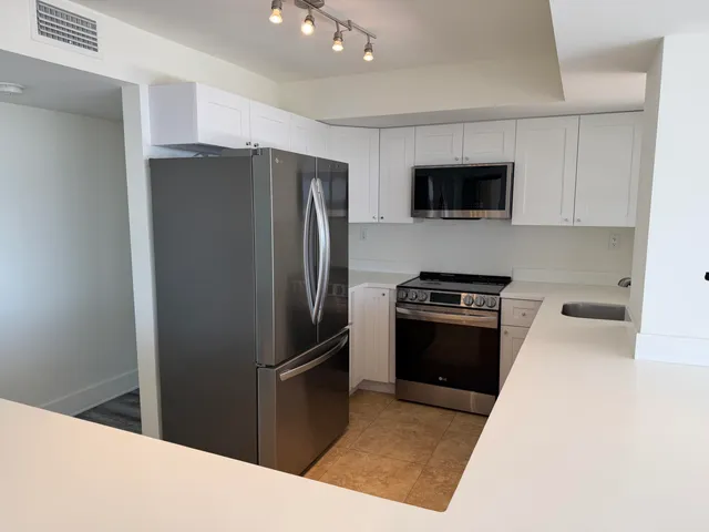 $1,000,000 | 2000 Northeast 135th Street, Unit PH, North Miami, FL 33181