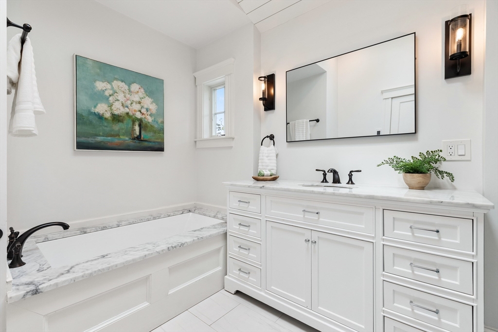 22 Prince Street Marblehead, MA 01945 - Photo 24 of 33
