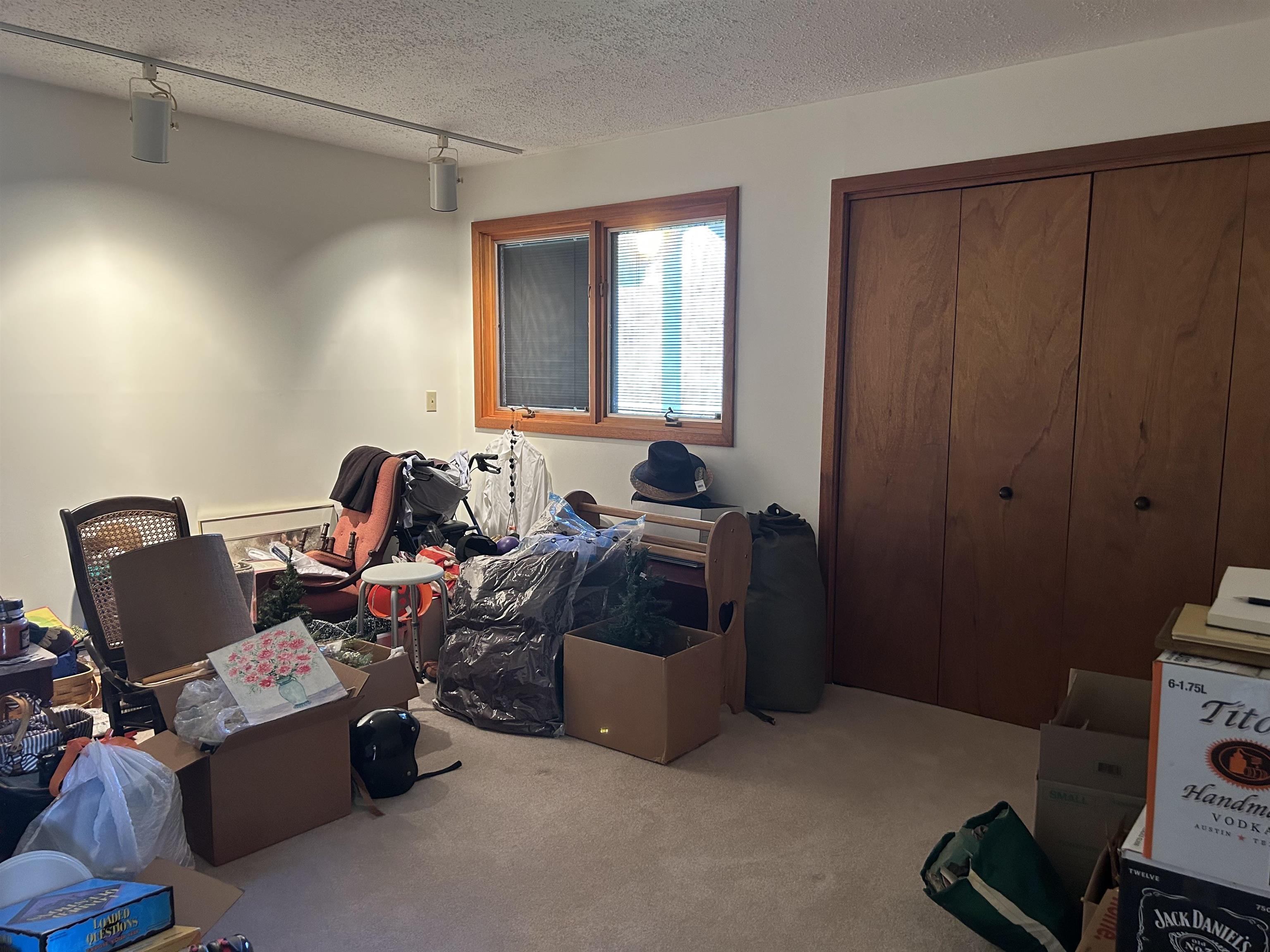 18573 Caledonia Road Caledonia, IL 61011 - Photo 24 of 36 a room with furniture