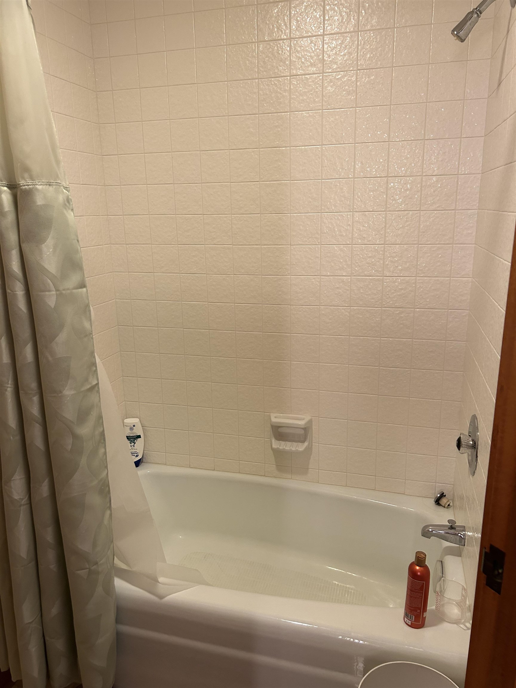 18573 Caledonia Road Caledonia, IL 61011 - Photo 27 of 36 a bathroom with a bathtub