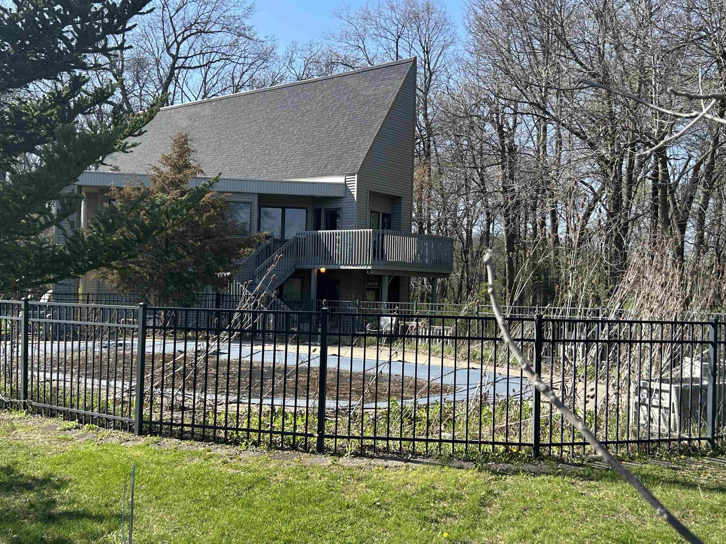 18573 Caledonia Road Caledonia, IL 61011 - Photo 30 of 36 a front view of a house with a garden