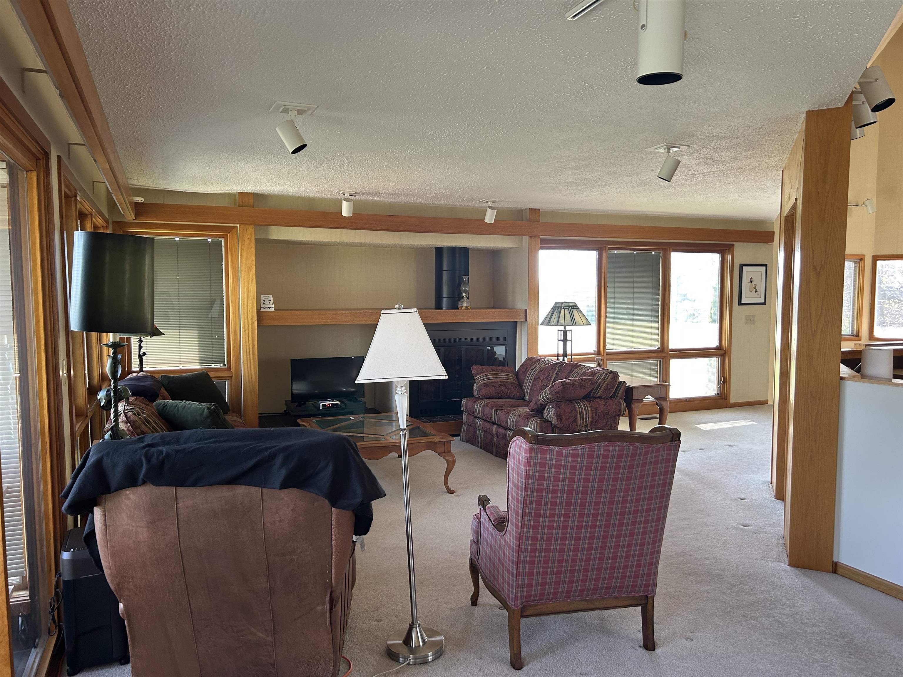 18573 Caledonia Road Caledonia, IL 61011 - Photo 4 of 36 a living room with furniture and a window